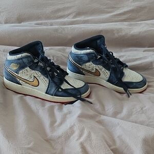 Nike Air Jordan Mid Big Kids Sneakers with Gold Accents Size 7